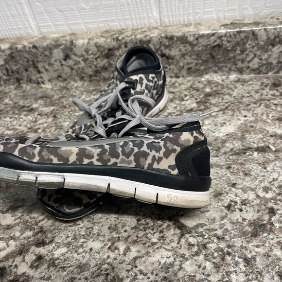 Black/Grey/White cheetah print Nikes- Free TR Connect 2 - Picture 4 of 9